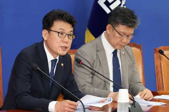 진성준 더불어민주당 정책위의장. [연합뉴스 제공]